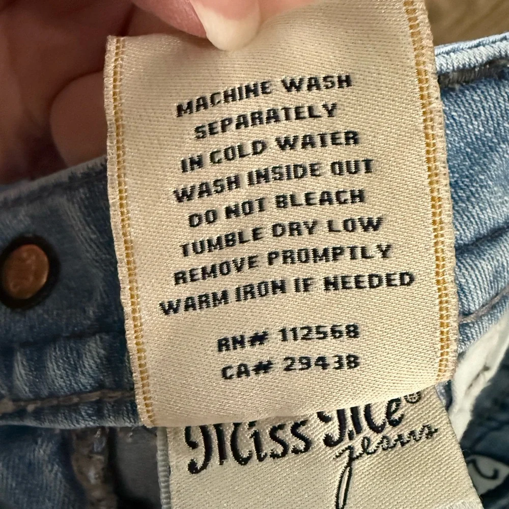 MISS ME Boyfriend Jean Capri Crop Distressed Size 24 Light Wash